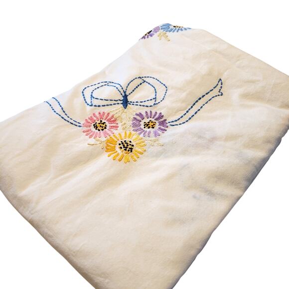 Vintage Handmade Bedspread Embroidered Floral 72x80 Fringe Edges - Picture 8 of 15